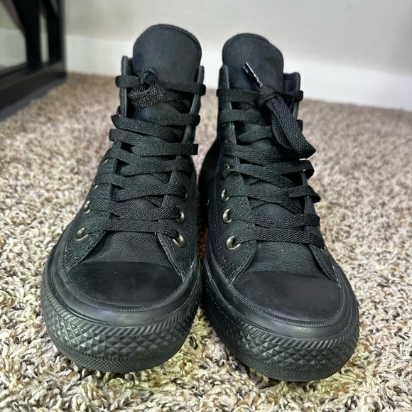 Converse Chuck Taylor All Star Shoes Womens Size 7 Triple Black Hi Top Skate - Picture 4 of 9
